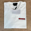 Camiseta Manga Curta Importada Estampa no busto , gola redonda, manga curta e barra reta. - Quality Goods